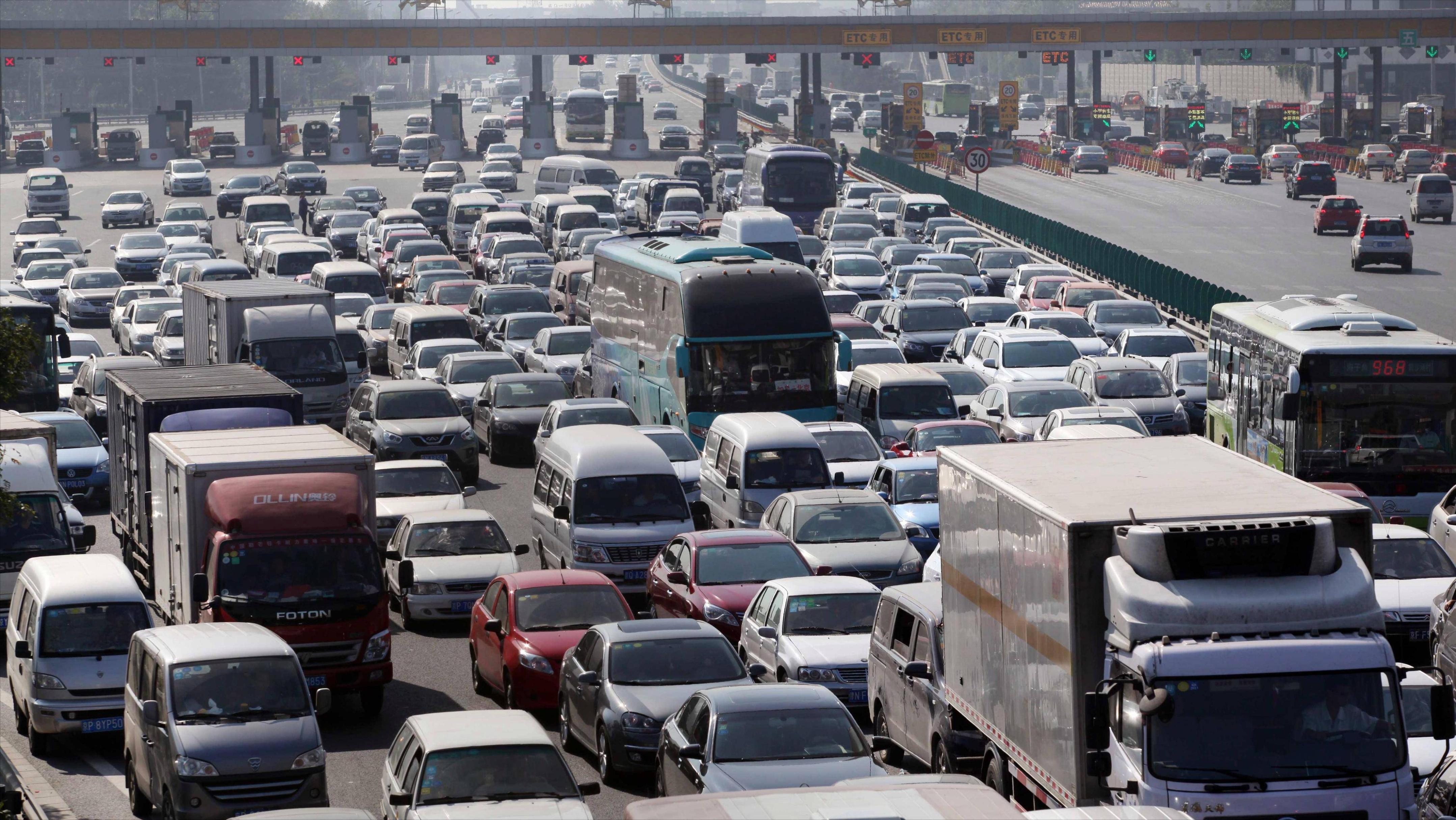 高速免费政策调整_取消节假日免费全年送3000公里免费里程_高速节假日免费